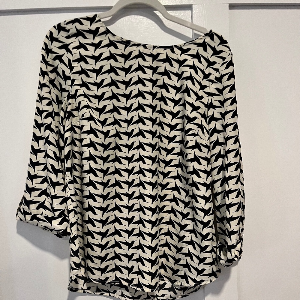 Silky style blouse with hummingbird design